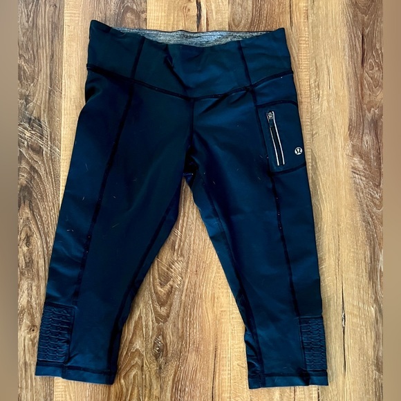 Lululemon Women’s Crop, Black/Gray size‎ 8 - Picture 1 of 11